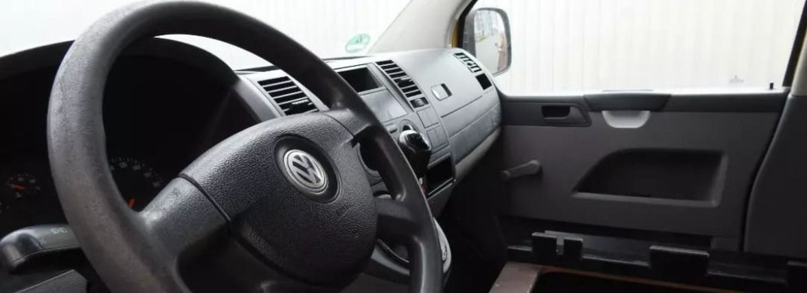 Продали футболки - купили автівку для ЗСУ: в Хмельницькому тривають благодійні аукціони (ФОТО)