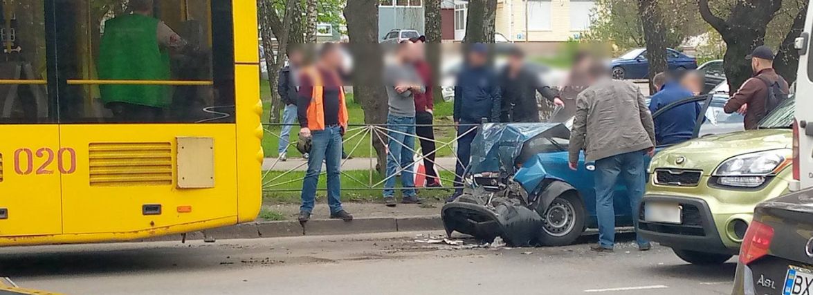 У Хмельницькому чоловік помер за кермом