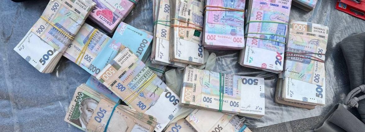 Валютчики відібрали у хмельничанина 20 тисяч зелених