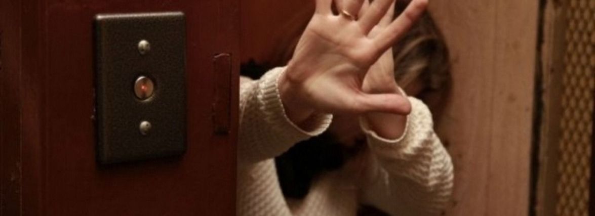 Хмельничанин хотів пограбувати жінку в ліфті