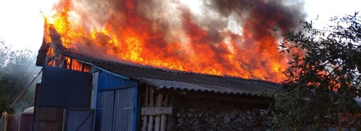На Святослава Хороброго загорівся гараж