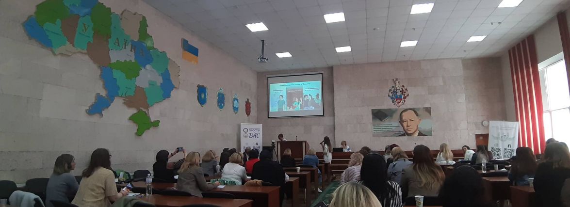 Камінчики на щастя з Колорадо: в Хмельницькому триває міжнародна конференція з психотерапії (ФОТО)