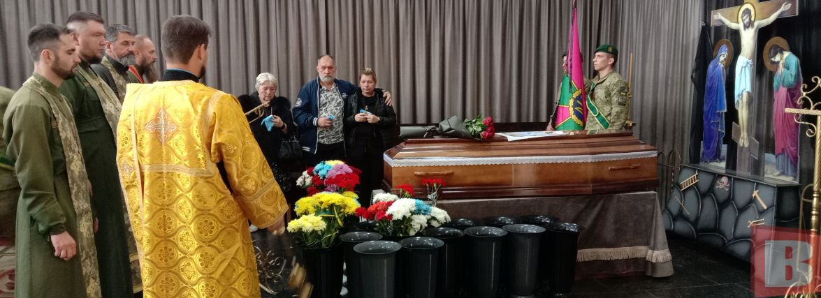 «Віддав своє життя заради кожного з нас»: у Хмельницькому попрощалися з прикордонником Сергієм Тацьким