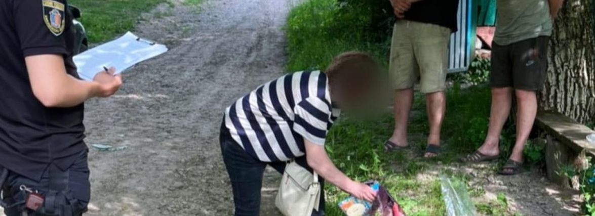 На Хмельниччині жінка обікрала магазин