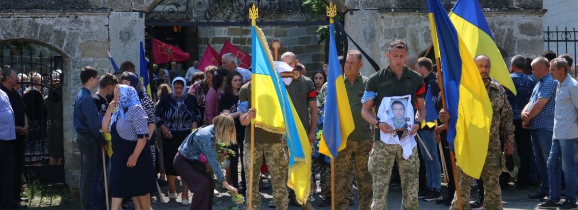 “Татусю, світи ясним сонечком”. На Хмельниччині попрощалися із трьома Героями