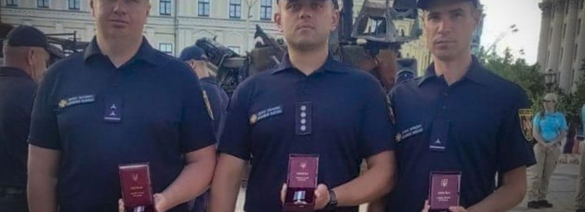Трьох рятувальників Хмельниччини нагородили орденами “За мужність”