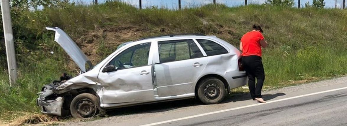 Біля Хмельницького зіткнулись «Opel» та «Skoda». Є постраждалі