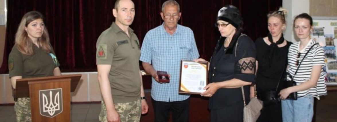 Батьки отримали орден сина, який загинув в перший день війни