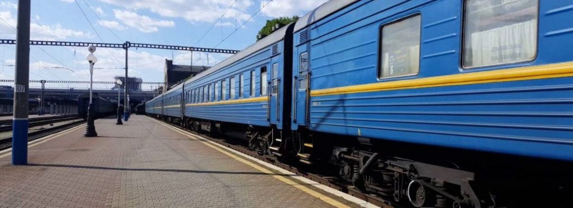 Через Хмельниччину 3 потяги курсують із затримкою до 5 годин
