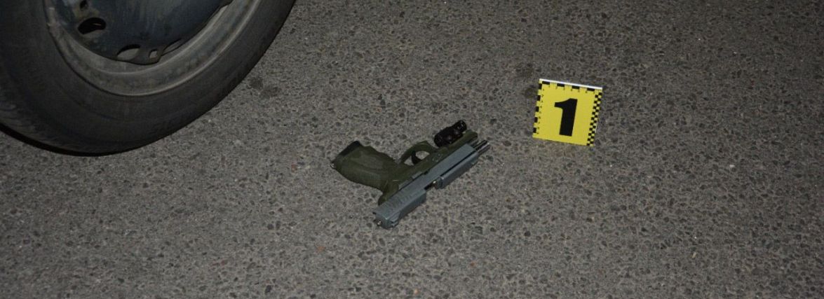 На Проскурівській чоловік поранив зі стартового пістолета 21-річного хлопця