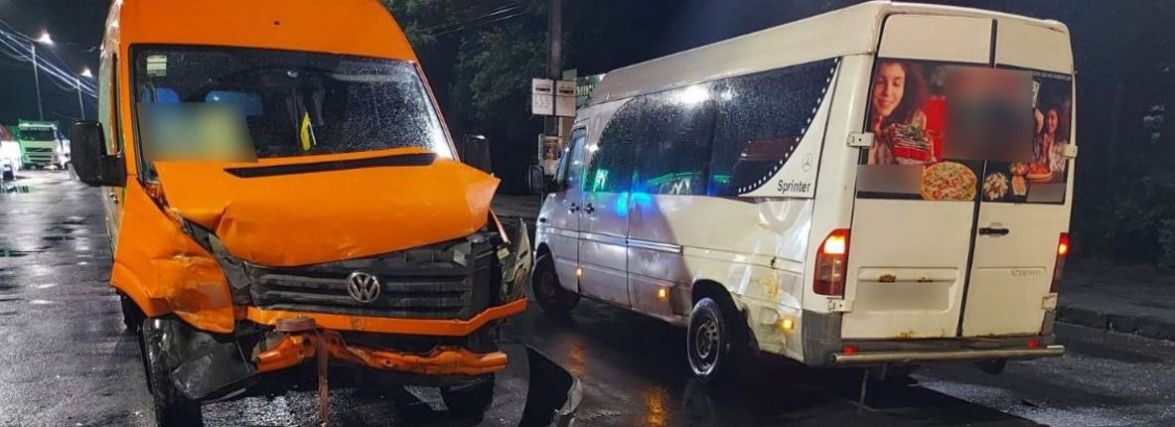 Зіткнення маршруток в Хмельницькому: подробиці від патрульної поліції