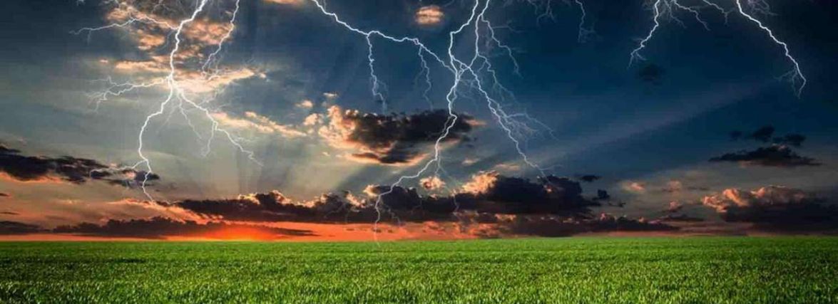 Грози та зливи: на Хмельниччині оголошено штормове попередження