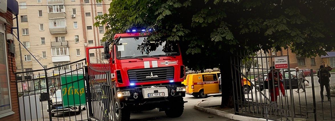 У центрі Хмельницького горів житловий будинок (ФОТО, ВІДЕО)