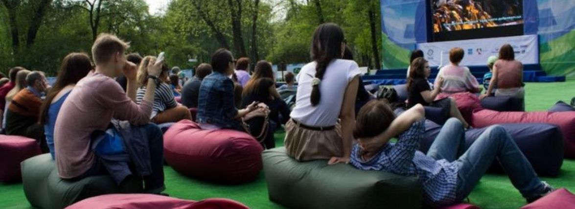 Хмельничан кличуть на кіно просто неба: що транслюватимуть