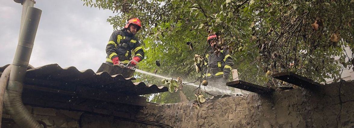 Хмельницькі патрульні врятували жінку з пожежі на Шевченка