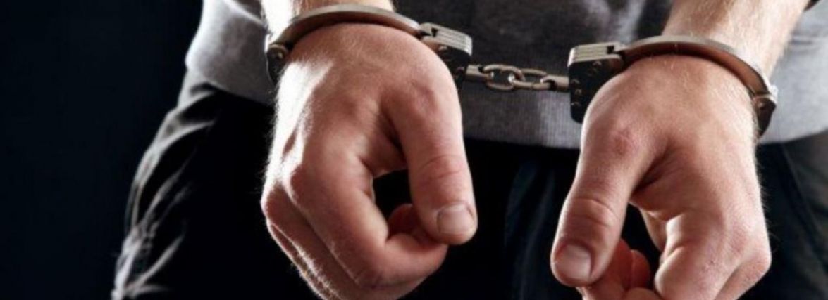 На Зарічанській поліцейські затримали юнака з екстазі та канабісом