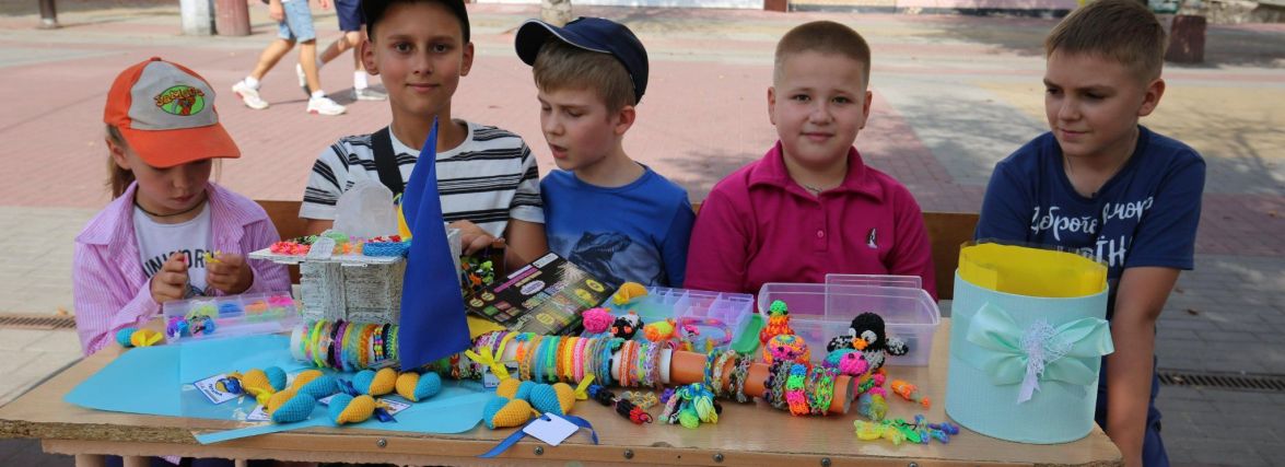 У Хмельницькому на благодійному ярмарку зібрали понад 70 тисяч гривень для військових