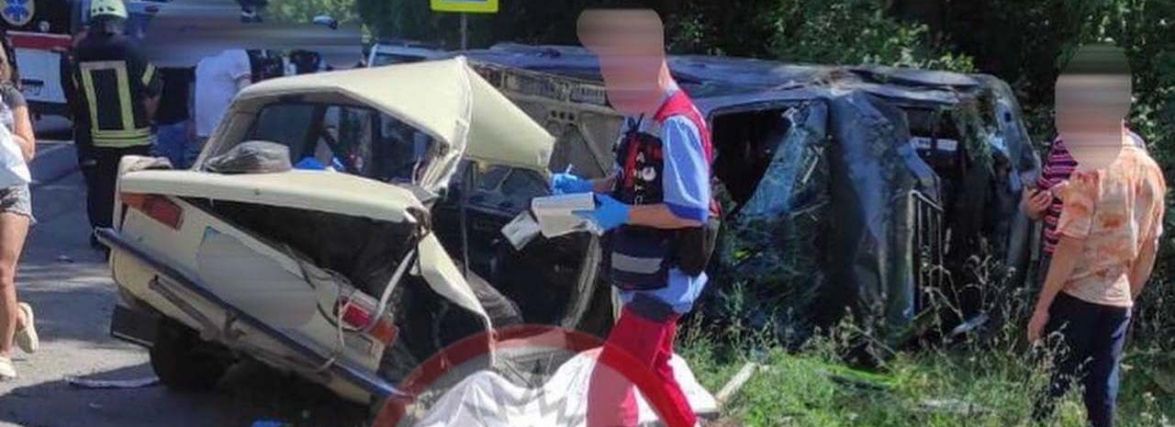 Смертельна автотроща неподалік Хмельницького: двоє загиблих