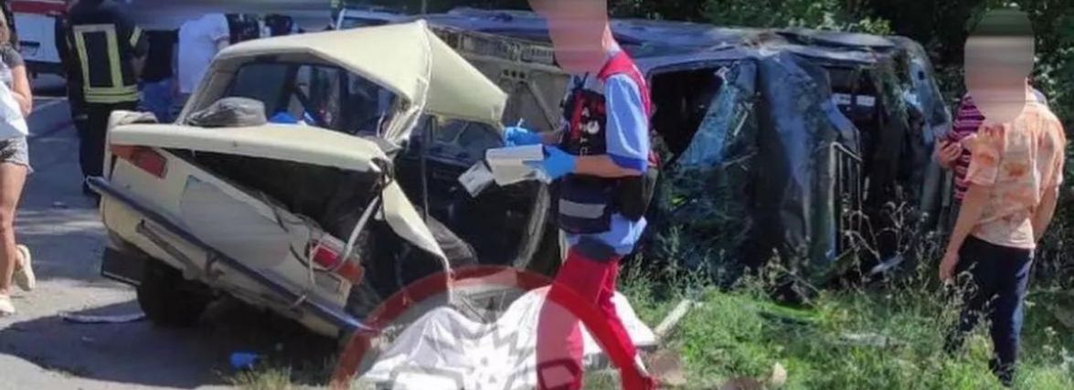 “ВАЗ” врізався в “КІА”: троє людей загинули на місці (ФОТО)