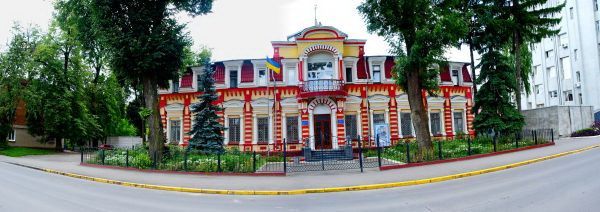 Там, де сьогодні готують молодь до військової служби, колись була пошта
