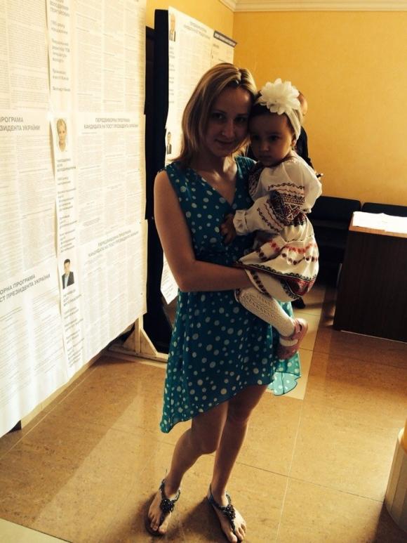 На вибори у вишиванці: голосуємо за фото хмельничан, фото №9 на сайті vsim.ua