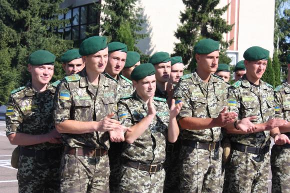 Повернулися з кордону з Кримом: офіцерам нагороди, курсантам - іспити, фото №3 на сайті vsim.ua