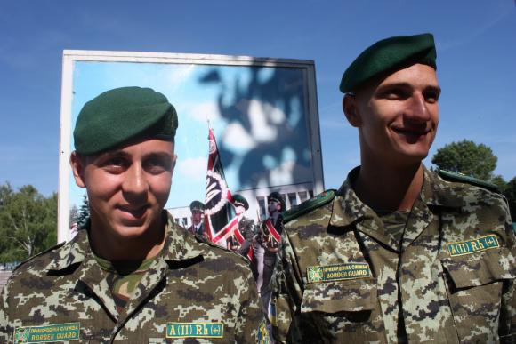 Повернулися з кордону з Кримом: офіцерам нагороди, курсантам - іспити, фото №5 на сайті vsim.ua