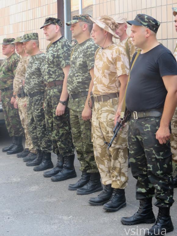 На Схід хмельницькі даішники поїхали із бронежилетами, зброєю та картоплею(ВІДЕО), фото №5 на сайті vsim.ua