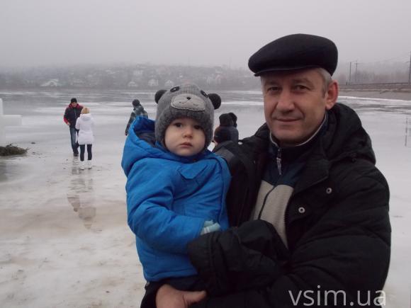 У Хмельницькому на Водохреща сміливіше занурюються у воду чоловіки, фото №1 на сайті vsim.ua